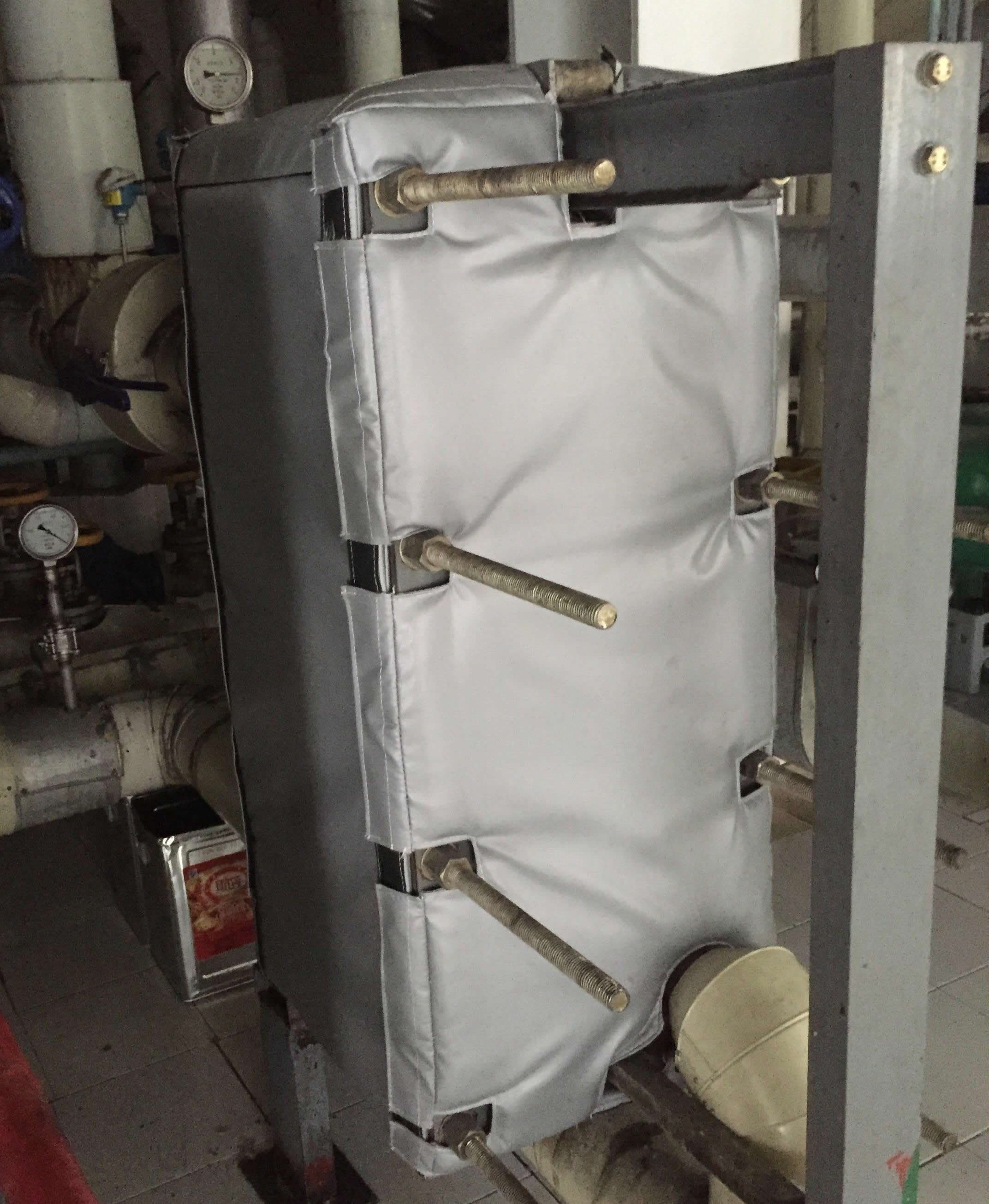 板式<a href=http://m.gzsat.com.cn/e/tags/?tagname=%E6%8D%A2%E7%83%AD%E5%99%A8%E4%BF%9D%E6%B8%A9 target=_blank class=infotextkey>換熱器保溫</a>套