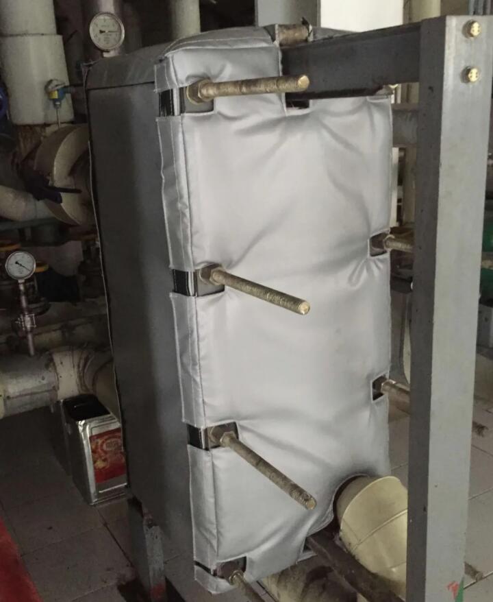 板式<a href=http://m.gzsat.com.cn/e/tags/?tagname=%E6%8D%A2%E7%83%AD%E5%99%A8%E4%BF%9D%E6%B8%A9 target=_blank class=infotextkey>換熱器保溫</a>套