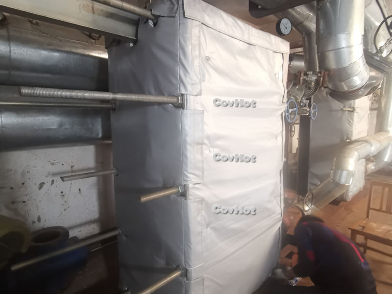 板式<a href=http://m.gzsat.com.cn/e/tags/?tagname=%E6%8D%A2%E7%83%AD%E5%99%A8%E4%BF%9D%E6%B8%A9 target=_blank class=infotextkey>換熱器保溫</a>,<a href=http://m.gzsat.com.cn/e/tags/?tagname=%E5%8F%AF%E6%8B%86%E5%8D%B8%E4%BF%9D%E6%B8%A9%E5%A5%97 target=_blank class=infotextkey>可拆卸<a href=http://m.gzsat.com.cn/e/tags/?tagname=%E4%BF%9D%E6%B8%A9%E5%A5%97 target=_blank class=infotextkey>保溫套</a></a>